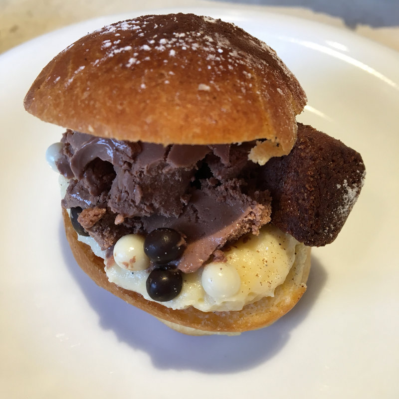 チョコレートトロペジェンヌ(サロン ベイク アンド ティー NEWoMan新宿)