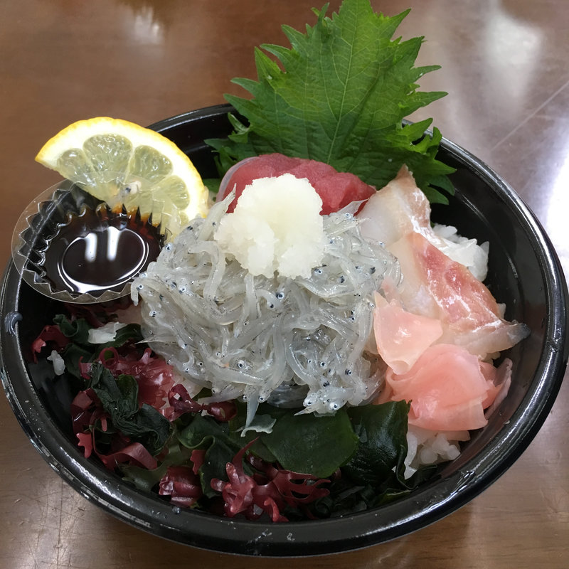 生しらす丼(レストラン 海峡楼（ミラ・ドール）)