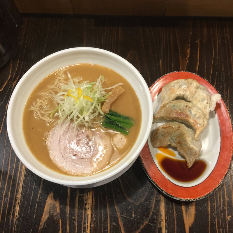濃厚旨コク鶏そば(らーめん 吉田商店 )