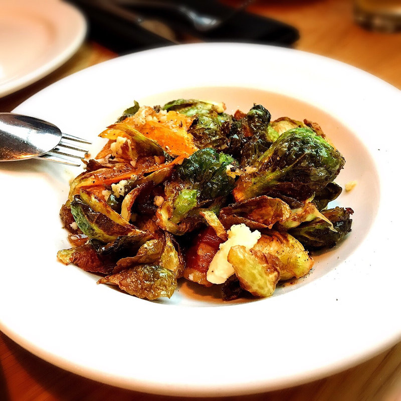 芽キャベツ炒めサラダ(12th AVE GRILL)