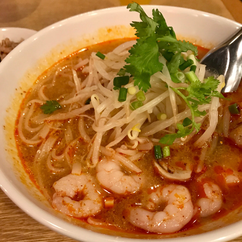 トムヤムクンヌードルとミニガパオライスランチ(ラックタイ 品川グランパサージュ店)