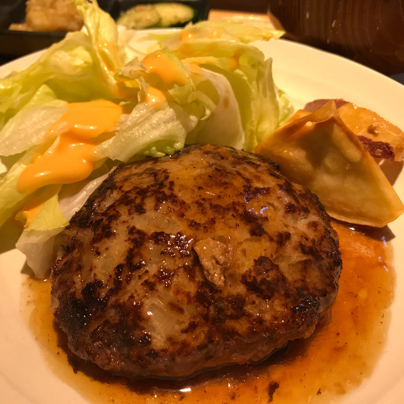 ハンバーグ定食(焼とり八兵衛)