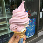 いちごミックスソフトクリーム(明治大学 中野キャンパス学生食堂)