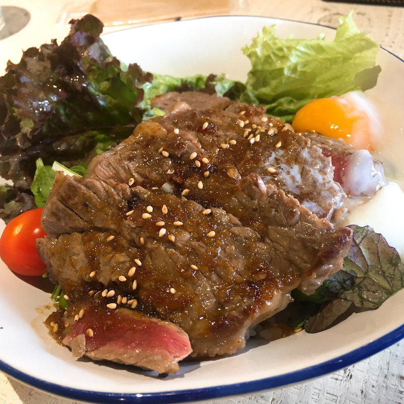 リブロースステーキ丼(FRAPS （フラップス）)