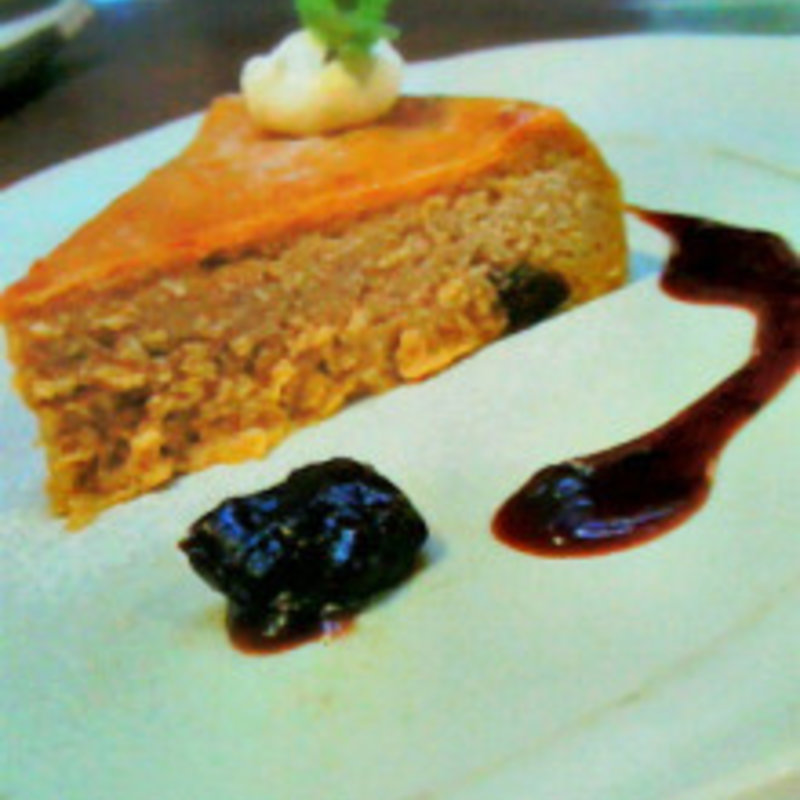 酒の花のチーズケーキ ドライフルーツと赤ワインのソース添え(カフェ　火裏蓮花 （カリレンゲ）)