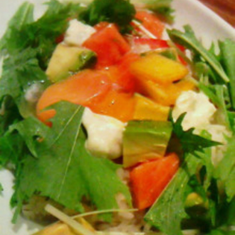 本日のﾗｲｽﾎﾞｳﾙ　サーモントラウトのポキ丼(カフェ･アドレス)