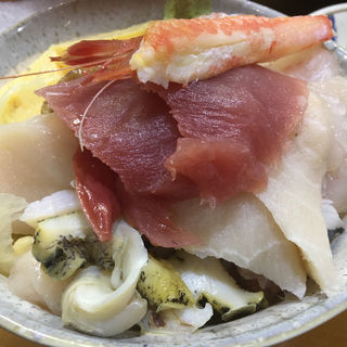 海鮮丼(鈴女 （すずめ）)