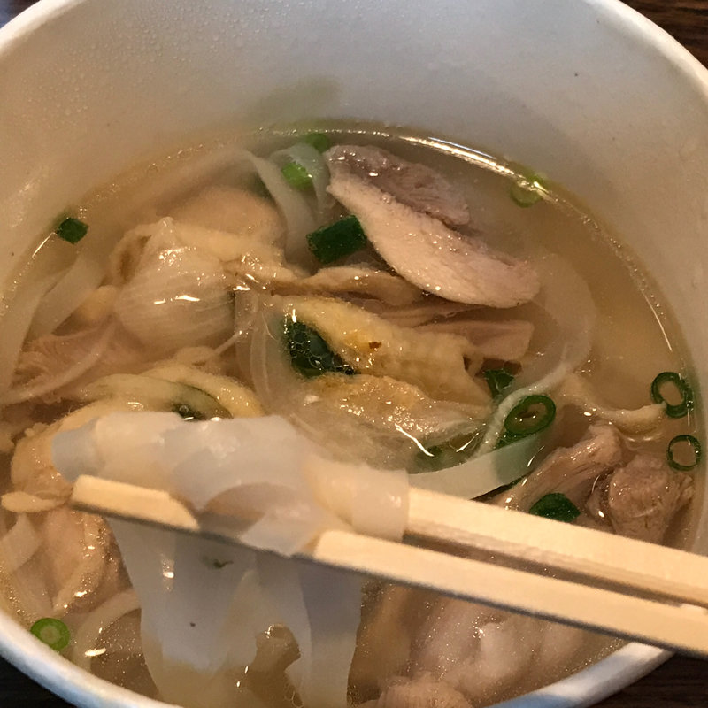 鶏肉のフォー(バインセオ サイゴン 有楽町店 )