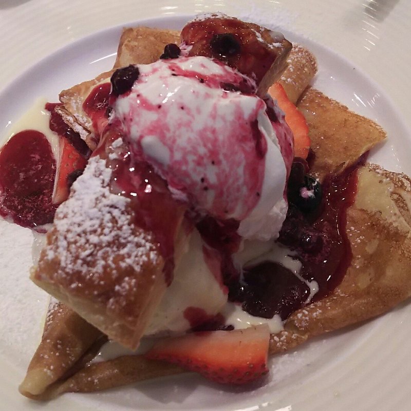 ベリーベリーのミルフィーユクレープ(クレープリー・スタンド・シャンデレール)