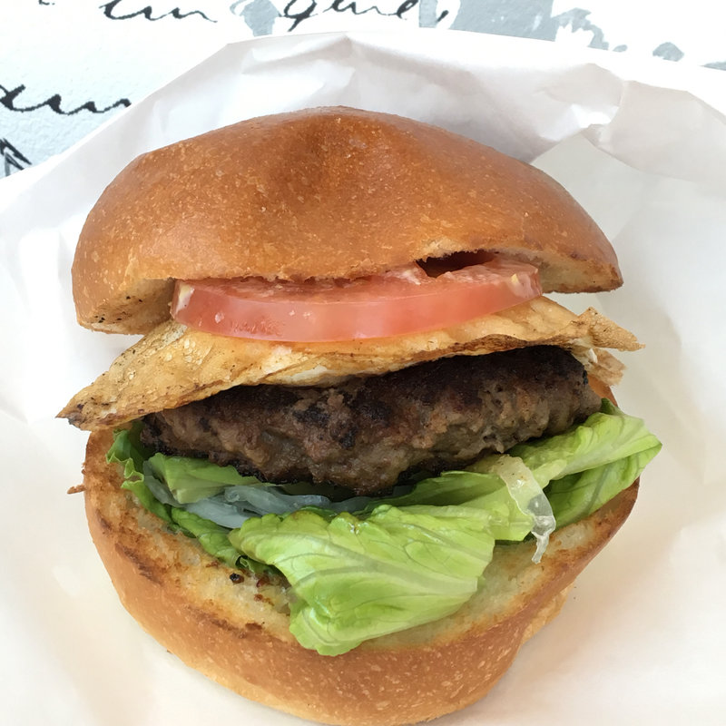 黒毛和牛100%バーガー  100g(カフェ ベル マルシェ 新虎通り店)