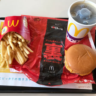 ガーリックチリで裏ダブルチーズバーガーセット（マックフライポテトM＋ドリンクM）(マクドナルド 立川立飛店 （McDonald's）)