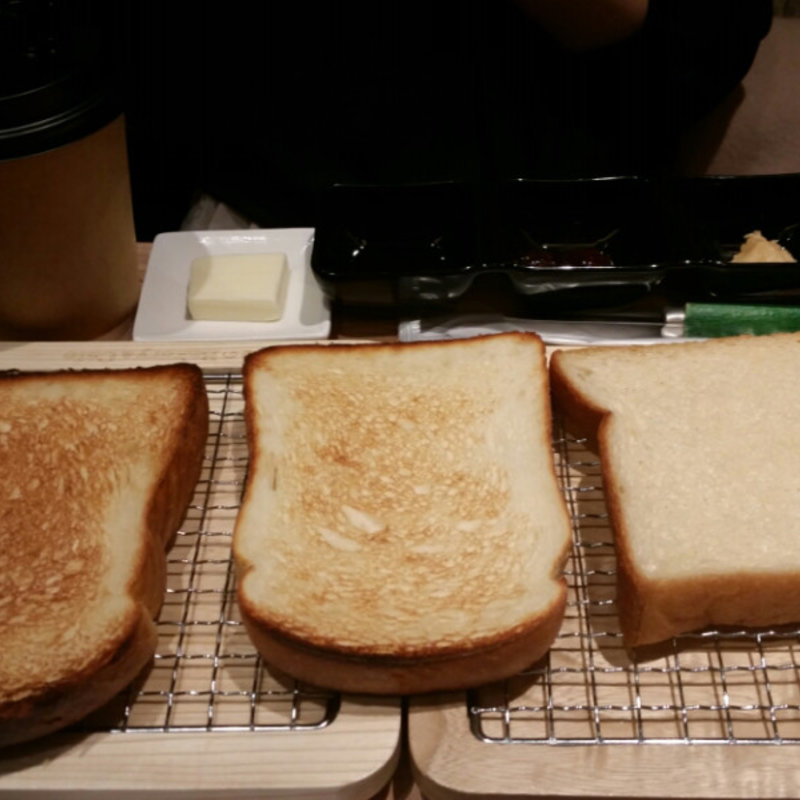 こだわりの食パン食べ比べ(俺のベーカリー&カフェ)