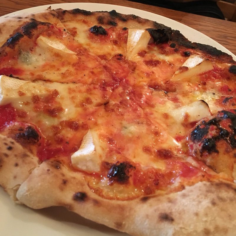 チーズいっぱいのピッツァ(ピッツェリア＆バー ポルコ)