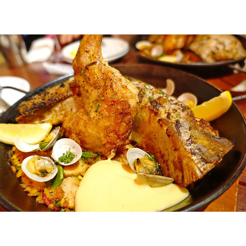 ウサギ肉と鮪のカマのパエリア(俺のスパニッシュ)