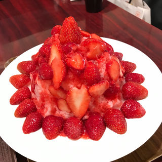 生イチゴソースのおいしいかき氷(かき氷専門店　ドギャン )