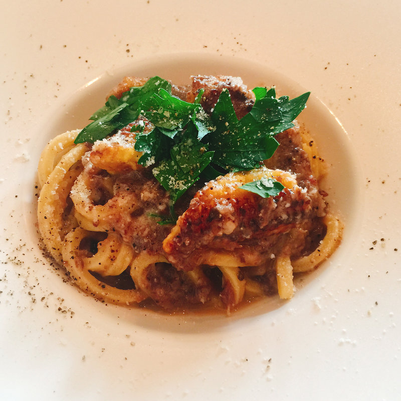 和牛のミートソースとヤングコーンのキタッラ タレッジョチーズ添え(Sala Amabile)