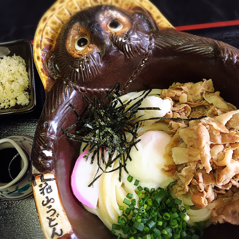 分福茶釜の冷やし肉みぞれ釜玉うどん(五代目 花山うどん 銀座店)