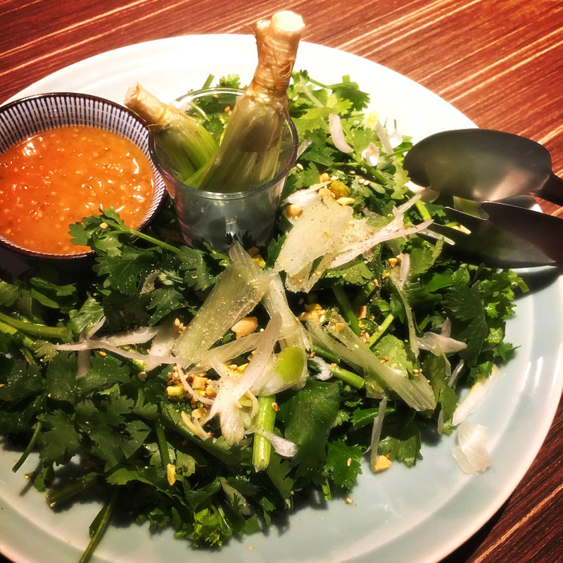 パクチーサラダ(Pak-chee Village  新宿店)