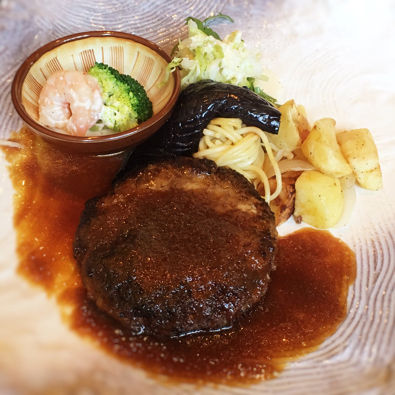 和牛ハンバーグセット(スープ、ご飯付き)(芋・髙田家)