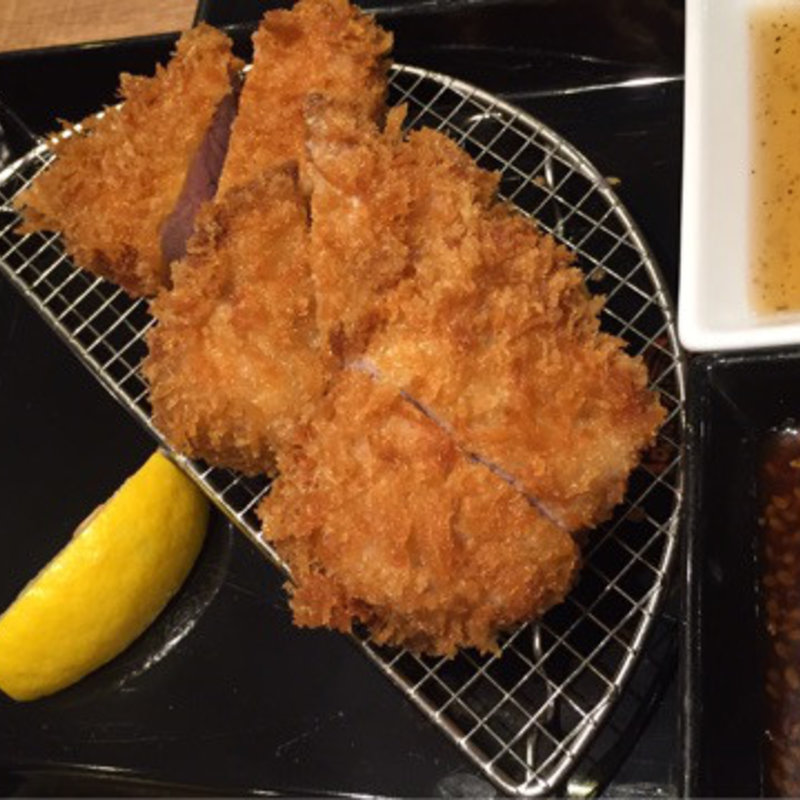 ヒレカツ(三匹の黒豚)