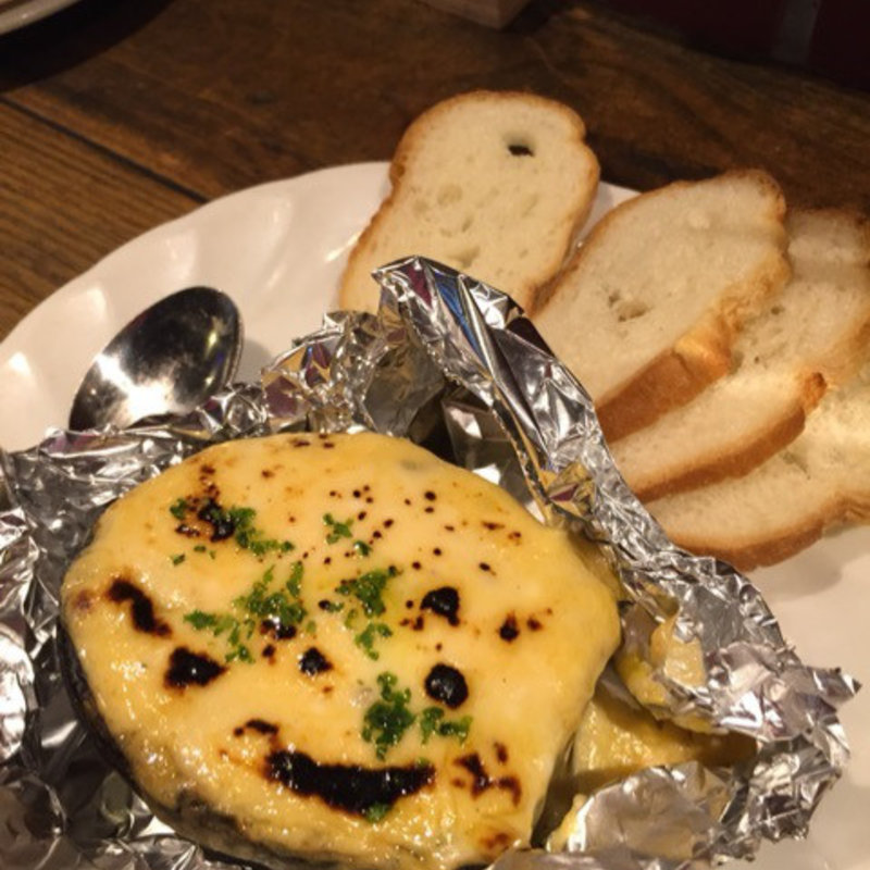 アボカドのオーブン焼き(ぶどう酒場 レガレガ)