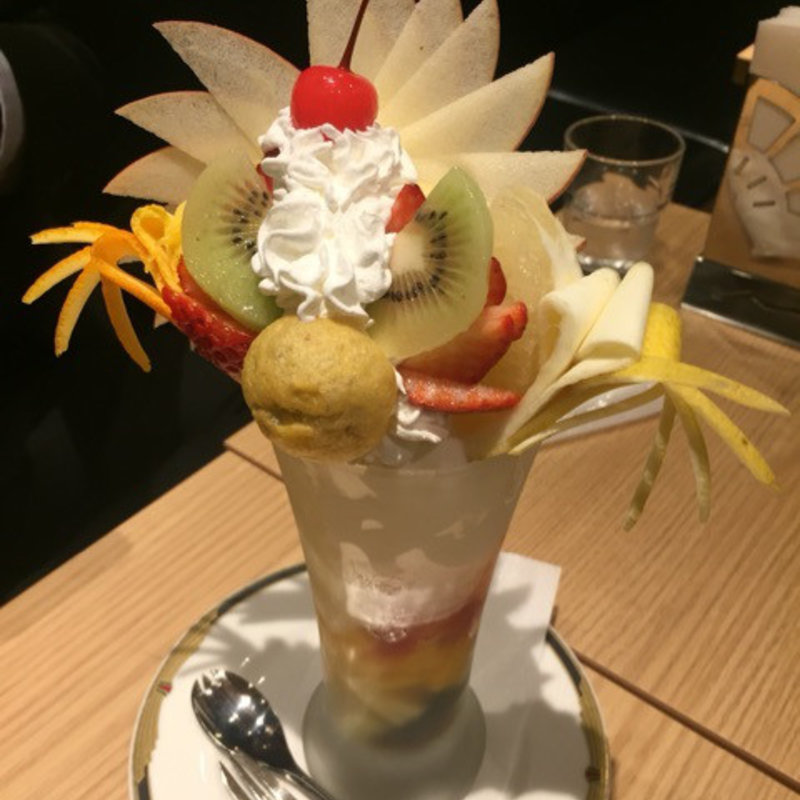 フルーツパフェ(カフェデヴァンヴェール)