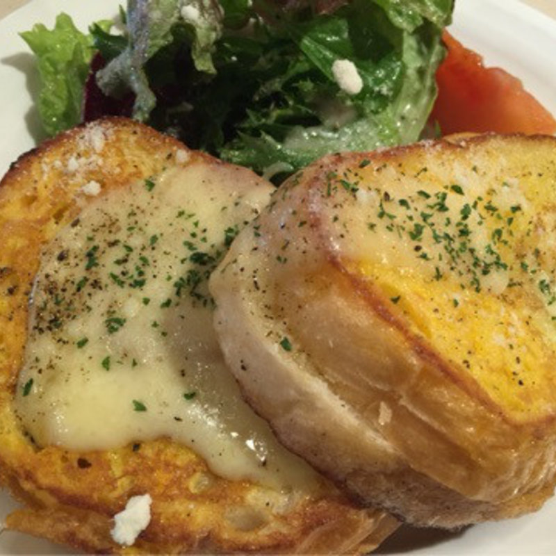 チーズとアンチョビのフレンチトースト(ストロベリーフィールズ 西新店)