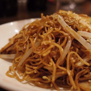 キノコともやしの醤油焼きそば(ロウホウトイ売店 （老饕檯売店 LOHOTOI BAITEN）)