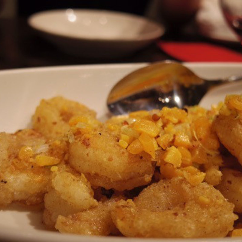 海老の唐揚げ 塩卵のせ(ロウホウトイ売店 （老饕檯売店 LOHOTOI BAITEN）)