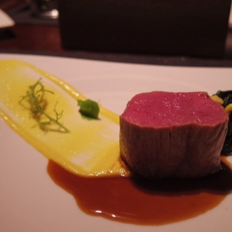 仔牛のロースト とうもろこしのピューレとほんれん草(センシ バイ ハインツ ベック （sensi by Heinz Beck）)