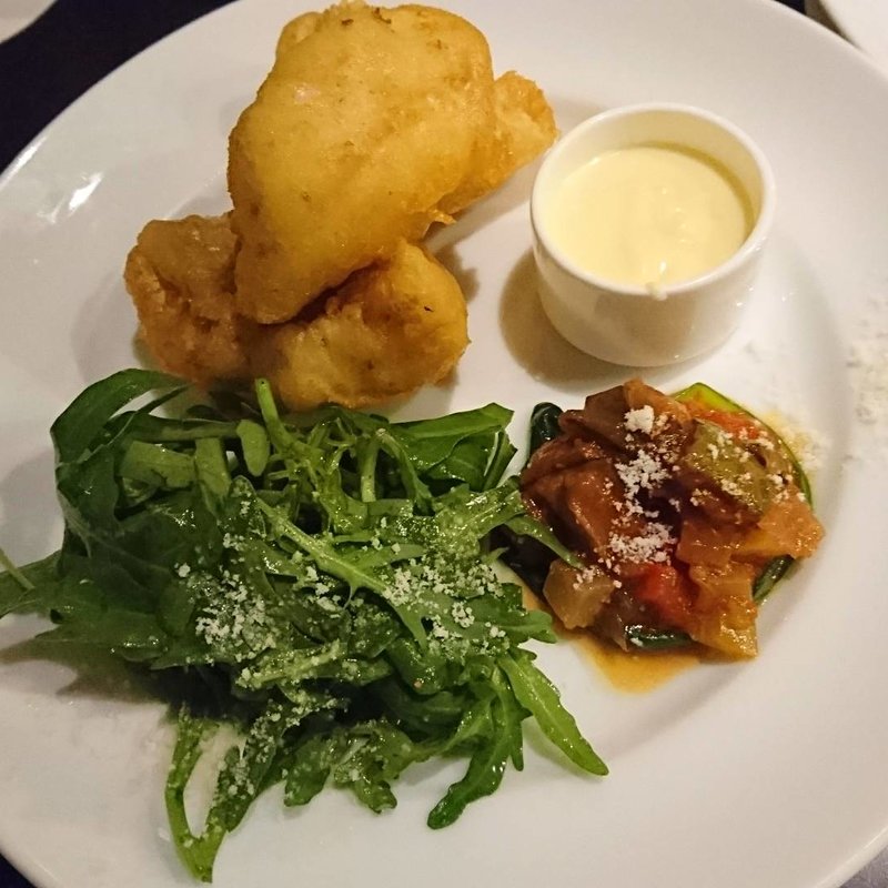 カサゴのフリット　カポナータとセルバチコのサラダ(カフェ ミケランジェロ)