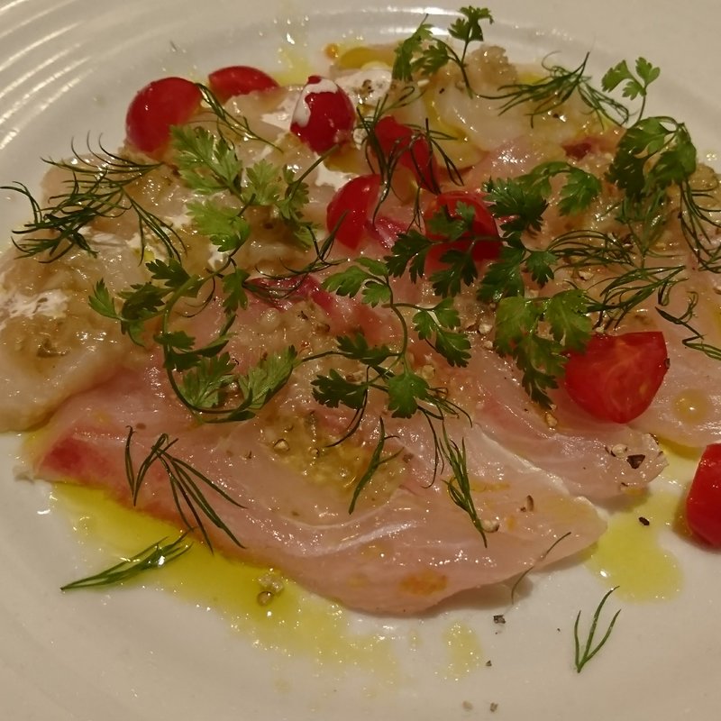 マダイトとホタテのカルパッチョ(オー　プティ　ブション （Au Petit Bouchon）)