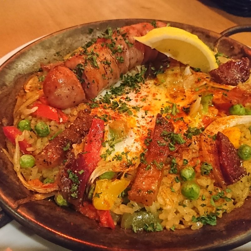 ソーセージとグリンピースのパエリア(オー　プティ　ブション （Au Petit Bouchon）)