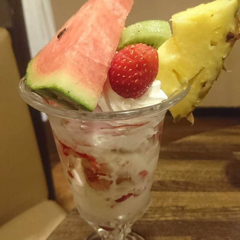 フルーツパフェ(マンジャーレ )