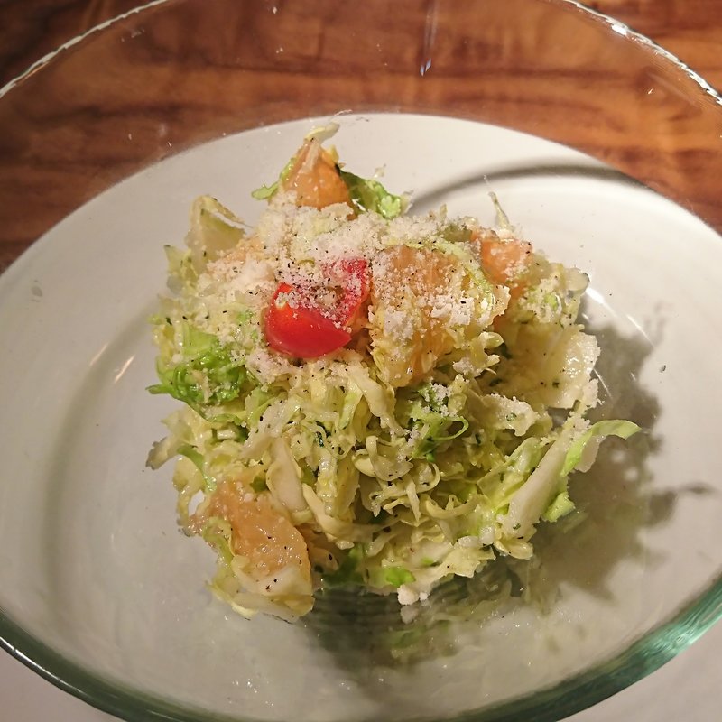 グレープフルーツとキャベツのサラダ (ダイニングバー+2988フクワヤ)