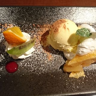 アップルパイのアイスクリーム添え(草木万里野 太田店 )