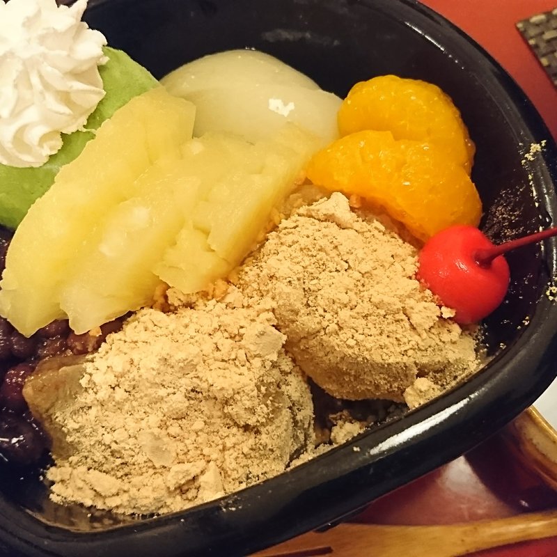 抹茶クリームあんみつ(町家カフェ 太郎茶屋鎌倉)