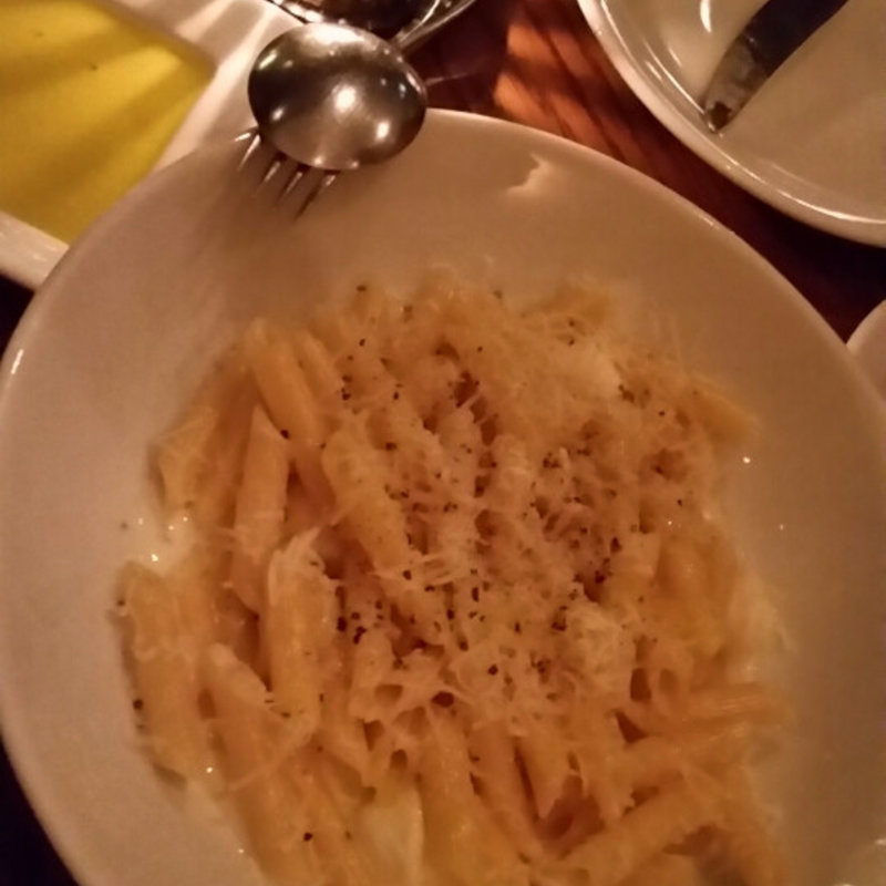 モッツアレラチーズ、タレッジオ、グラナパダーノのクリームパスタ(IVY PLACE)