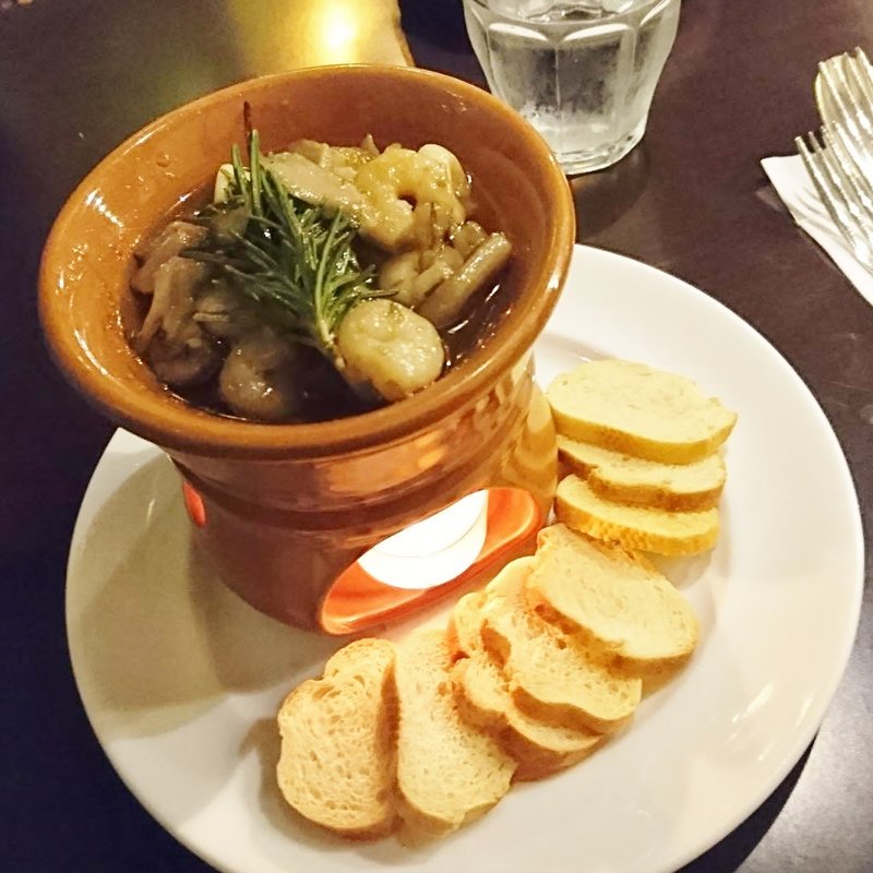 小海老とさまざまなキノコのコンフィ(カフェ ミケランジェロ)