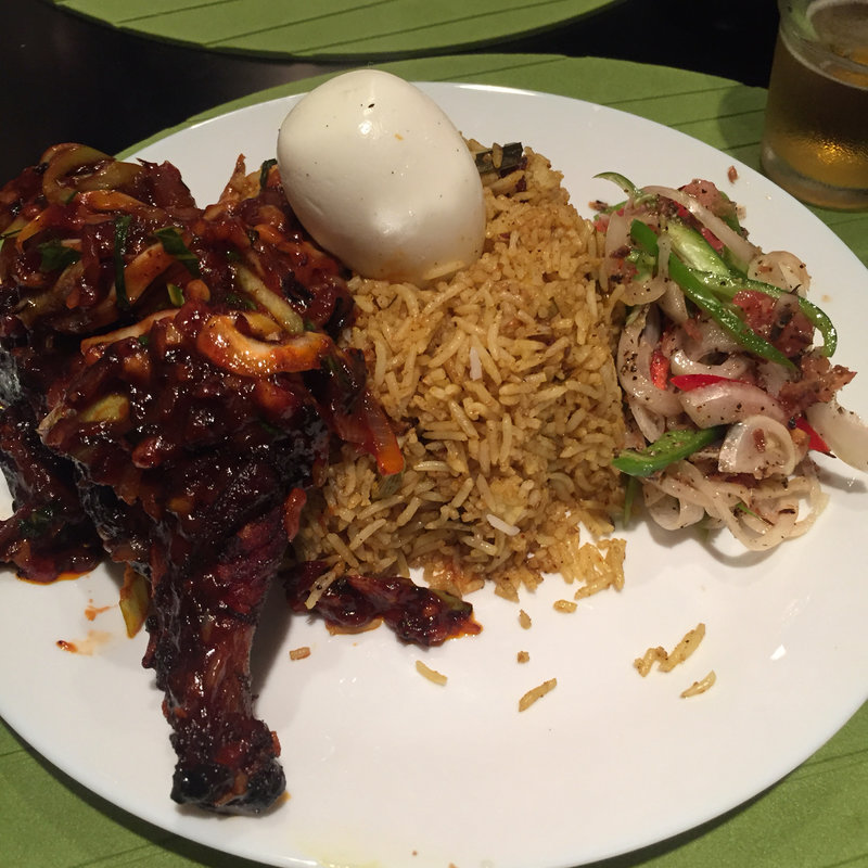 チキンブリヤニ スパイシーレッグ付き(スパイシービストロ タップロボーン 南青山本店)