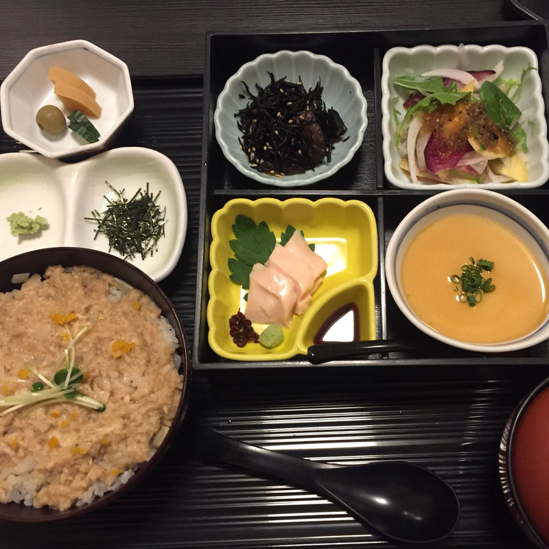 とりトロ丼(げんかい食堂)