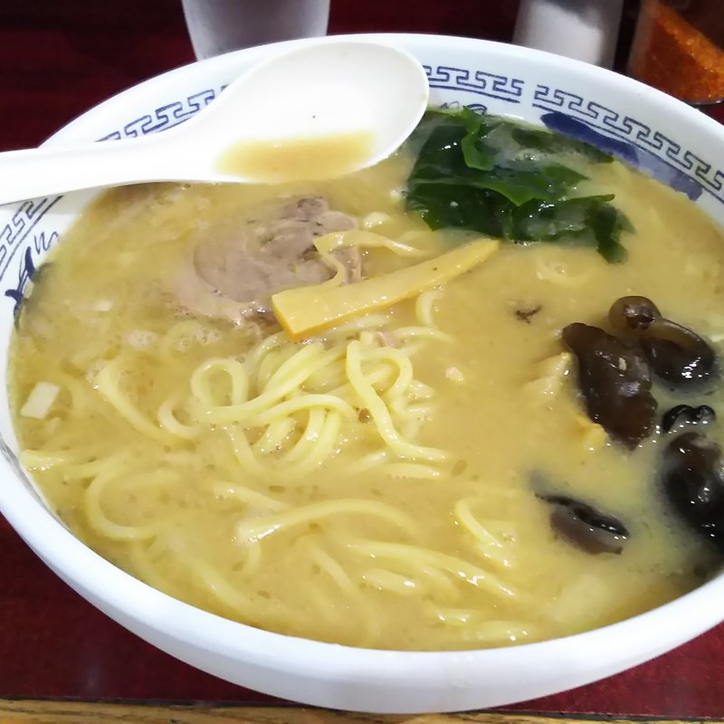 豚骨ラーメン（大盛り）(ラーメン マキタ)