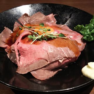 ローストビーフ丼(窯焼きピッツァとお肉料理の店 BOCCA)