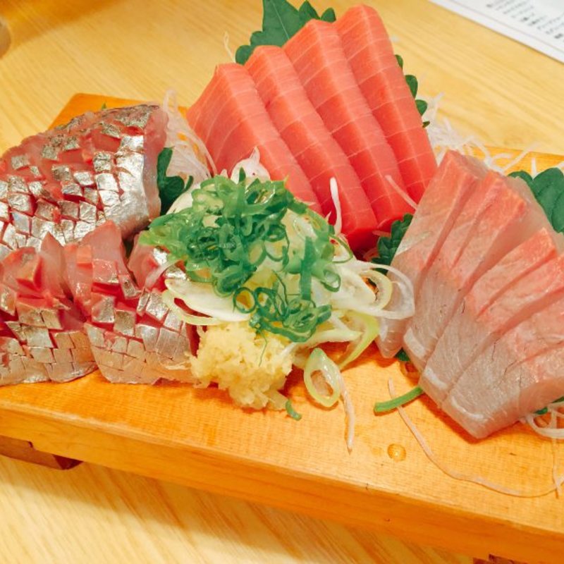 お刺身の盛り合わせ(小料理 美舟 （コリョウリ ミフネ）)