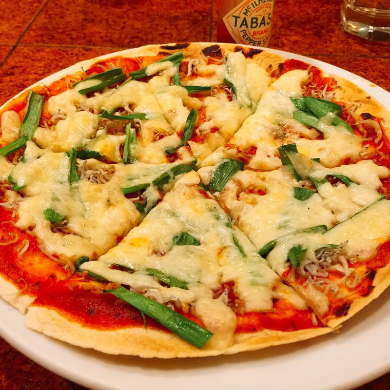 ジャコと水菜のピザ(居酒屋えふ)