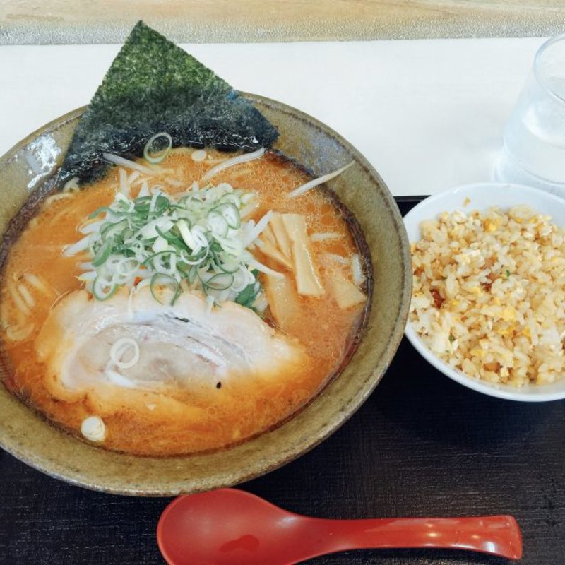 北の大地　味噌らーめんとミニチャーハン(麺屋虎ノ介)