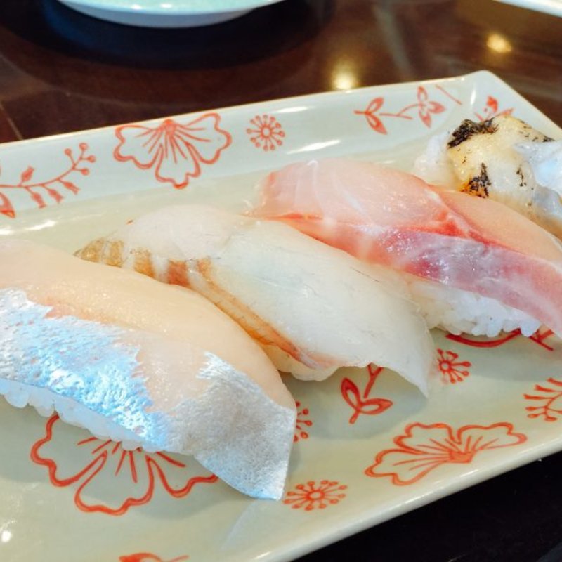 白身4カン（磯ツブ貝、イサキ、スズキ、シマアジ）(沖寿司 松戸店)