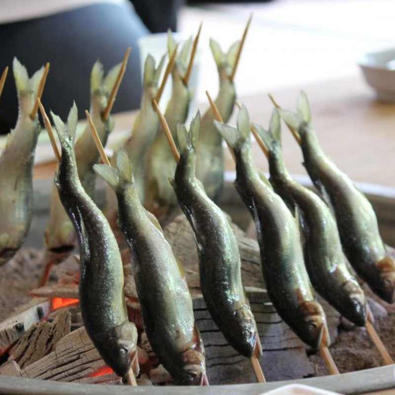 鮎の炭火焼き（一人前４匹）(ひのきや )