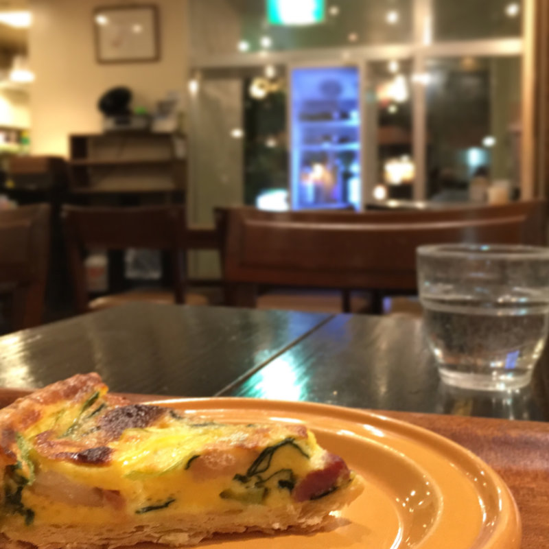 自家製ベーコンと小松菜のキッシュ(さんご座キッチン （【旧店名】チャーグワァー）)