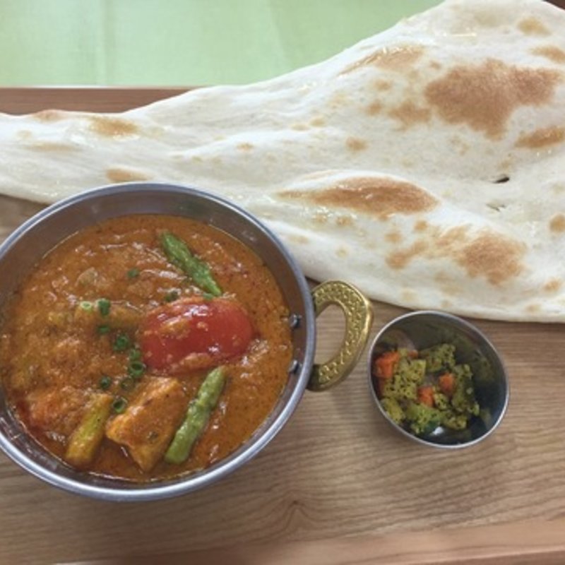 トマトとアスパラガスとチキンのカレー(ガネーシャ )